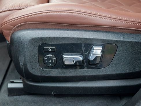Used 2023 BMW X7 xDrive40i w/ Premium Package AWD/4WD image 24