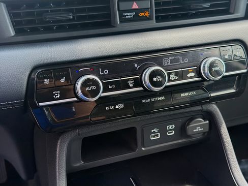 Used 2025 Honda Pilot Elite image 15