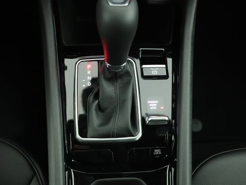 New 2026 Jeep Compass Latitude image 18