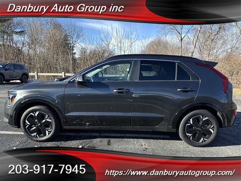 Used 2025 Kia Niro Wind w/ Wind Preserve Package image 3