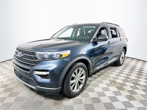 Used 2022 Ford Explorer XLT w/ Equipment Group 202A image 7