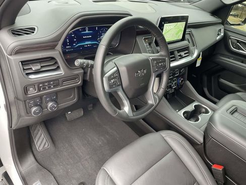 Used 2024 Chevrolet Suburban Z71 w/ Luxury Package AWD/4WD image 10