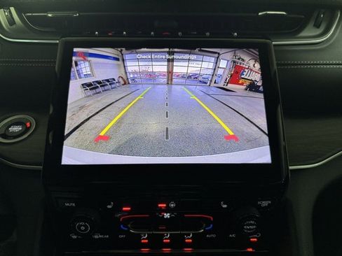 Used 2025 Jeep Grand Cherokee Limited image 22