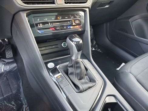 New 2026 Volkswagen Taos SE image 10