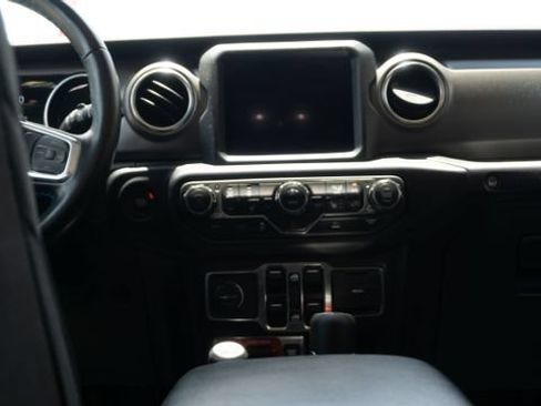 Used 2023 Jeep Wrangler Unlimited Rubicon 4xe w/ Cold Weather Group AWD/4WD image 11