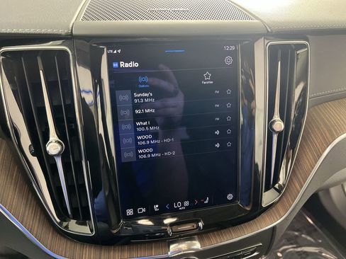 Used 2023 Volvo XC60 B6 Ultimate AWD/4WD image 13