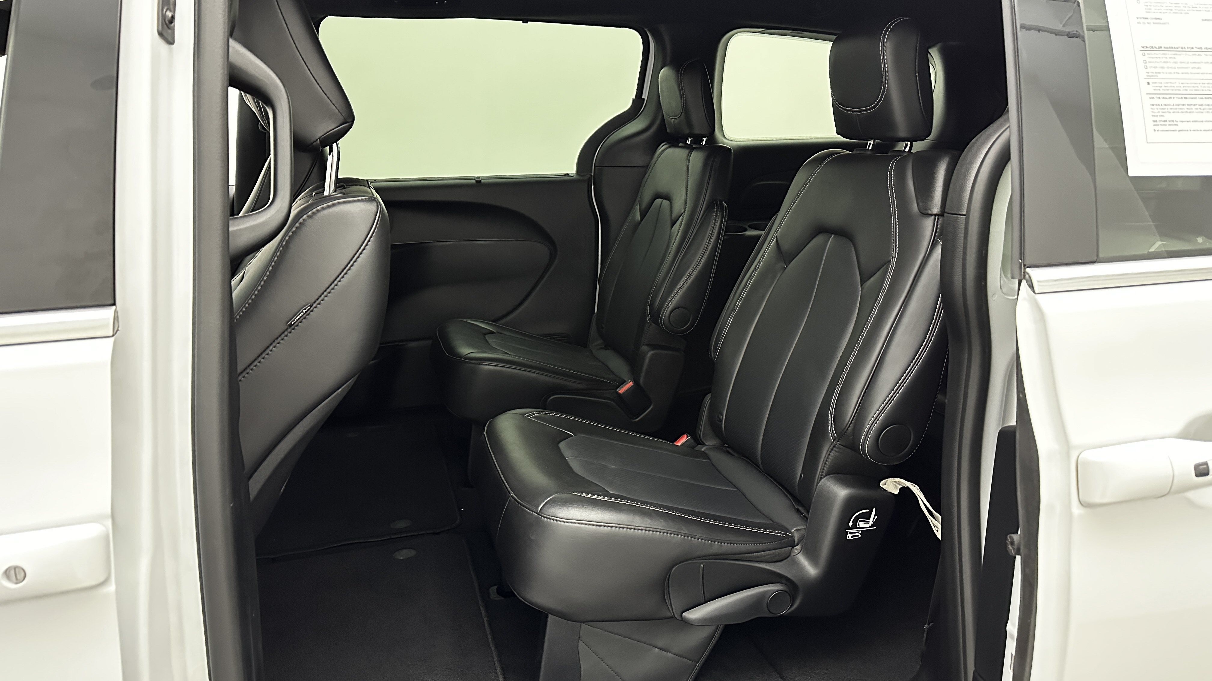 Used 2025 Chrysler Pacifica Select FWD image 24