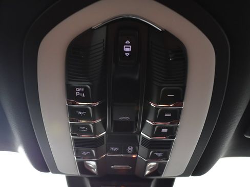 Used 2026 Porsche Macan AWD/4WD image 21