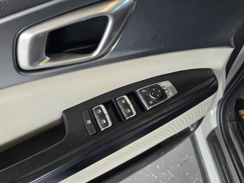 Used 2024 Kia Carnival LX image 24