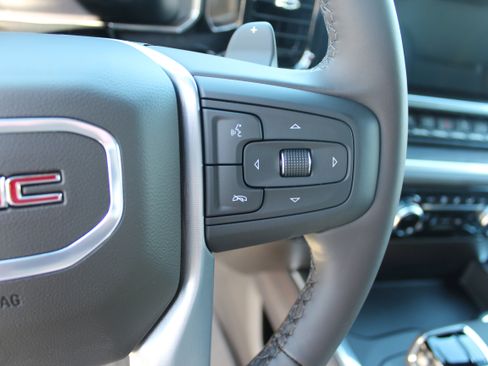 New 2026 GMC Sierra 1500 SLT image 30