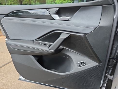 New 2025 Volkswagen Tiguan SE image 27