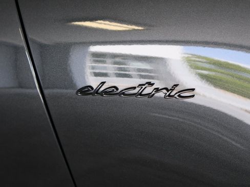 New 2025 Porsche Macan 4S Electric image 15