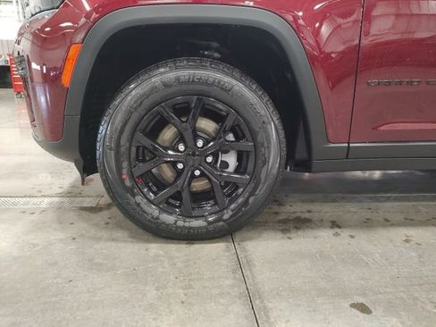 New 2026 Jeep Grand Cherokee Laredo image 8