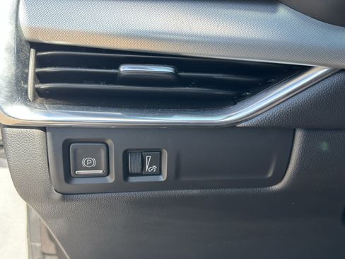 Used 2022 Cadillac XT4 Premium Luxury w/ Safety Alert Package AWD/4WD image 34