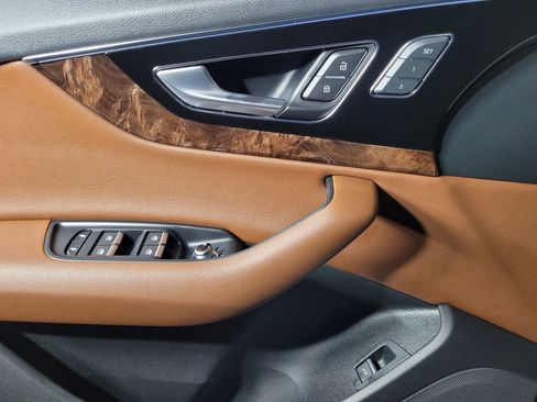 Used 2018 Audi Q7 3.0T Premium Plus w/ Premium Plus Package image 19