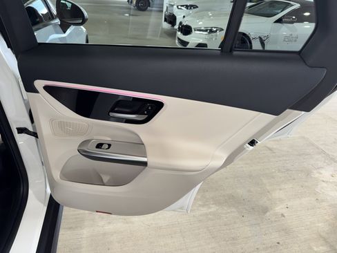 Used 2026 Mercedes-Benz GLC 300 image 11