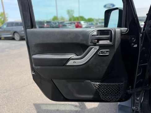 Used 2018 Jeep Wrangler Unlimited Sahara AWD/4WD image 10