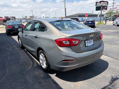 Used 2019 Chevrolet Cruze LT w/ Convenience Package FWD image 5