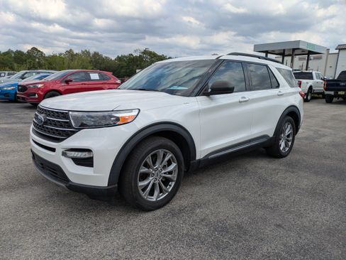 Used 2023 Ford Explorer XLT w/ Equipment Group 202A RWD image 7