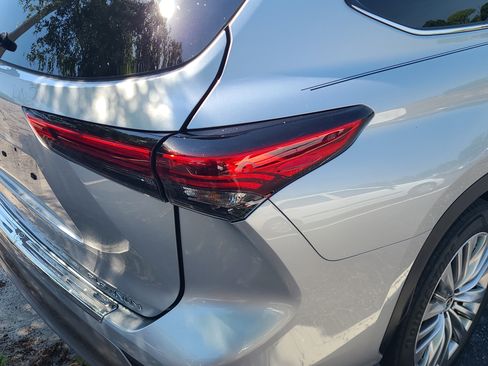 Used 2023 Toyota Highlander Platinum image 10