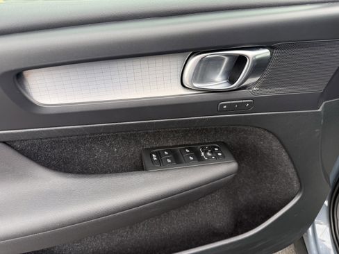 Used 2020 Volvo XC40 T5 Momentum w/ Protection Package AWD/4WD image 14