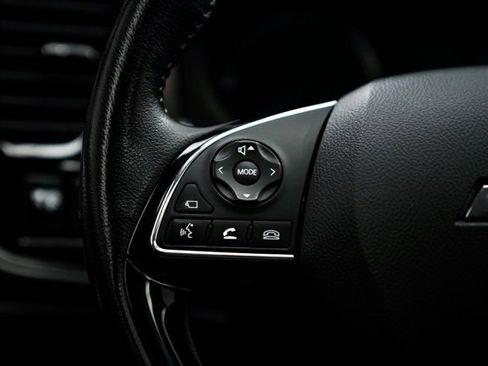 Used 2019 Mitsubishi Outlander SEL image 19