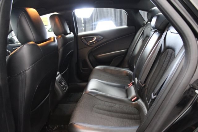 Used 2015 Chrysler 200 S w/ Comfort Group FWD image 18