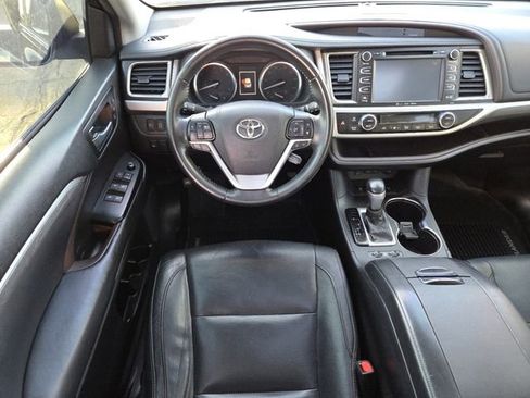 Used 2018 Toyota Highlander Limited image 32