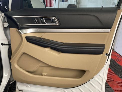 Used 2017 Ford Explorer XLT w/ Equipment Group 201A image 7