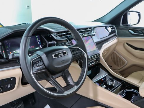 Used 2023 Jeep Grand Cherokee 4WD 4xe w/ Luxury Tech Group II image 25