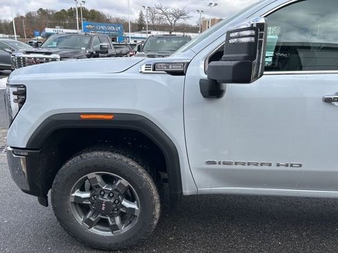 New 2026 GMC Sierra 3500 SLT image 9