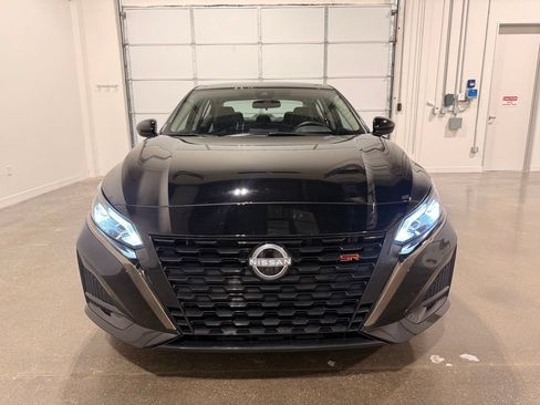 Used 2025 Nissan Altima 2.5 SR FWD image 2