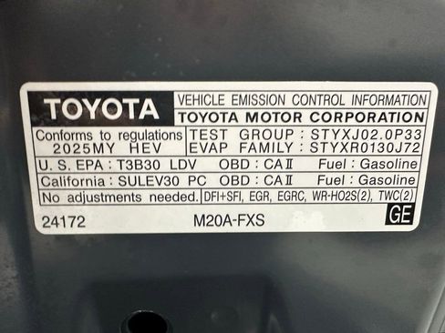 Used 2025 Toyota Prius XLE image 71