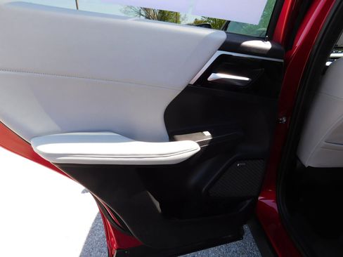 Used 2025 Mitsubishi Outlander SE AWD/4WD image 12