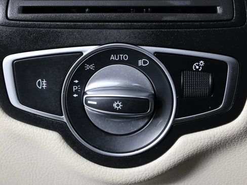 Used 2022 Mercedes-Benz GLC 300 image 24