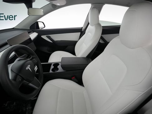 Used 2022 Tesla Model Y Performance image 7