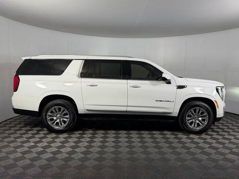 Used 2025 GMC Yukon XL Denali AWD/4WD image 3