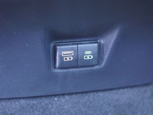 Used 2025 Toyota Camry LE FWD image 38