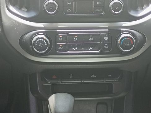 Used 2022 Chevrolet Colorado LT RWD image 29