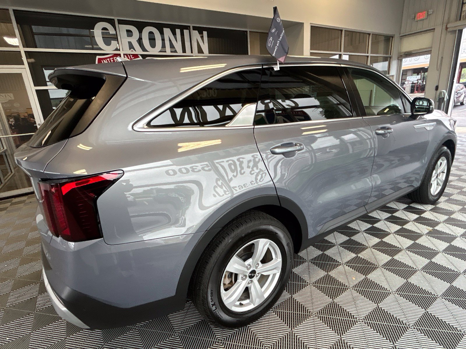 Used 2025 Kia Sorento LX FWD image 6