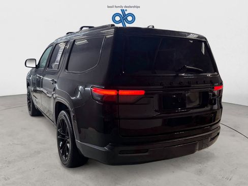 Used 2022 Jeep Wagoneer Series III w/ Premium Group I AWD/4WD image 3