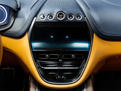 Used 2021 Aston Martin DBX image 31