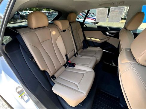 Used 2019 Audi Q8 Premium Plus w/ Premium Plus AWD/4WD image 29