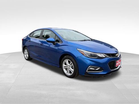 Used 2016 Chevrolet Cruze LT w/ Convenience Package FWD image 1