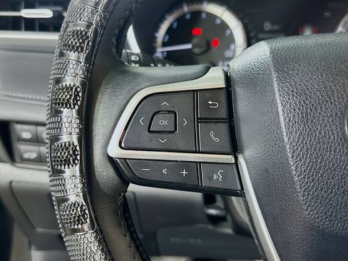 Used 2024 Toyota Highlander XSE FWD image 23