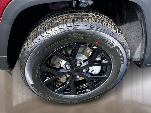 New 2025 Jeep Grand Cherokee L Laredo image 12