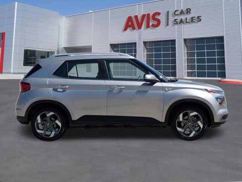 Used 2025 Hyundai Venue SEL FWD image 5