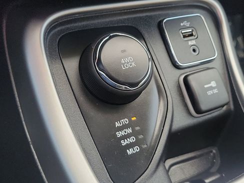 Used 2018 Jeep Compass Latitude w/ Popular Equipment Group image 33