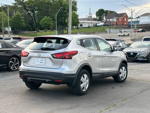 Used 2018 Nissan Rogue Sport S FWD image 2