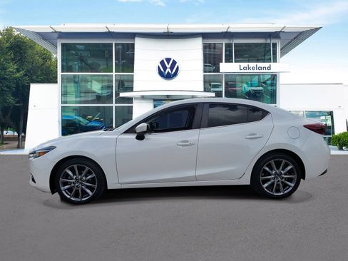 Used 2018 MAZDA MAZDA3 Grand Touring w/ Premium Equipment Package FWD image 5
